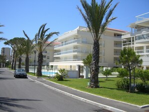 A private road provides access to Royal Palm