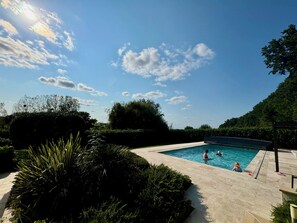 Large pool terraces to enjoy 