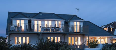 THE NEW ENGLAND BEACH HOUSE, ANGMERING ON SEA, WEST SUSSEX