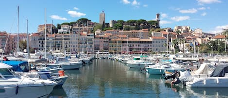 Coeur de Cannes : le Suquet et le  Vieux Port