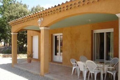 Villa with mature pool, quiet location