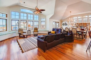 Surf-or-Sound-Realty-Shooting-Star-685-Great-Room-7