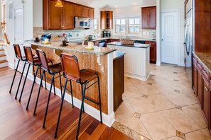 Surf-or-Sound-Realty-Shooting-Star-685-Kitchen