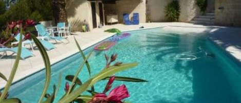 Piscine avec pool house