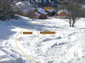 arrivée au chalet/espace de jeux