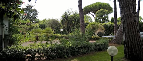 giardino lato ovest