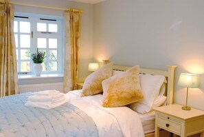 King size bedroom with en-suite shower room