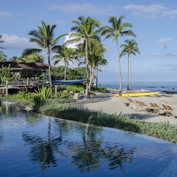 FOUR SEASONS AMENITIES WHEN PAYING RESORT FEES~BEACH IS PUBLIC; NO RESORT FEES