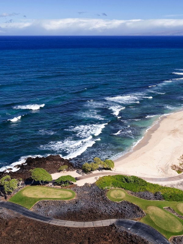 STUNNING VIEWS OF THE PACIFIC AND ANCIENT FISH PONDS.
