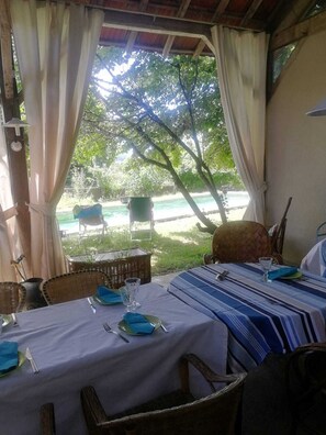 Outdoor dining
