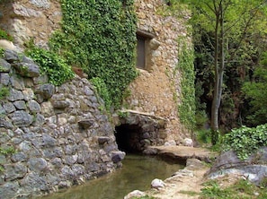 The house's history as a watermill seen very clearly