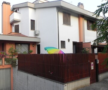 Casa grande, cerca de la playa, cerca de Roma, temperatura mediterránea.