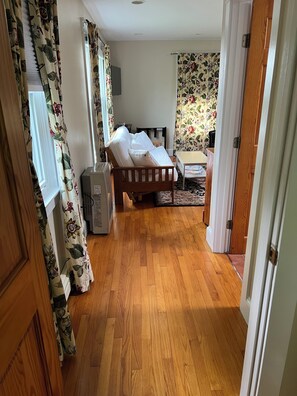 Entry to bedroom/livingroom