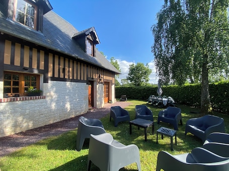 Extérieur / jardin privé avec salon de jardin