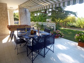 Outdoor dining