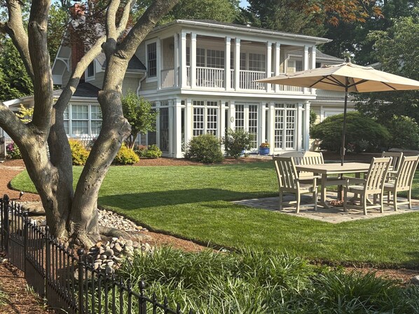 Gorgeous House and Yard to Enjoy!