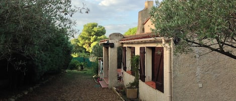 chemin vers l'entrée 