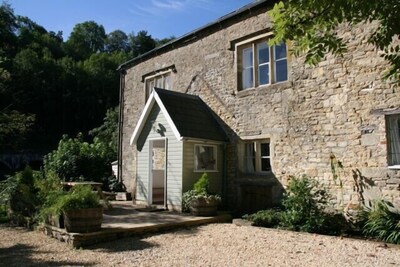 2 Bed Cottage in Idylic Cotswold Valley