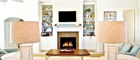 Ceramic log gas fireplace, TV , Stereo and cable.
