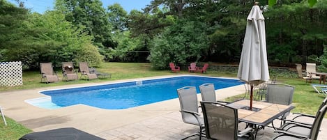 Fantastic back yard. New pool liner June 2020