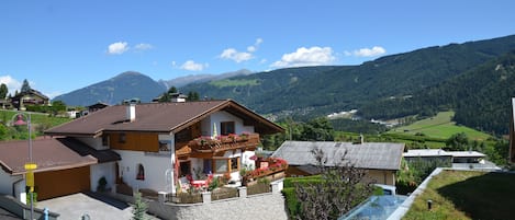 Haus Möderndorfer im Sommer