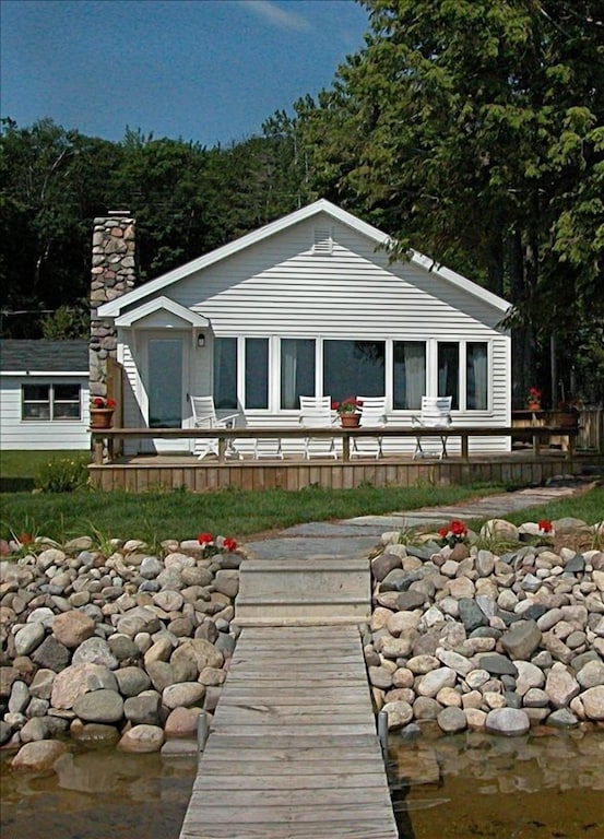 Lake Front Cottage on Douglas Lake Near Petoskey & MacKinaw Cheboygan