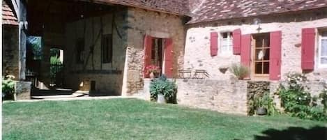 Maison vue de la cour intérieure 