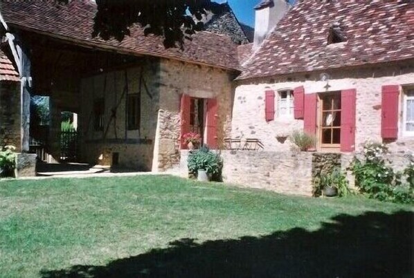Maison vue de la cour intérieure 