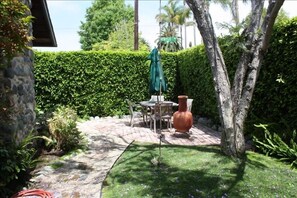 Private Yard - cottage