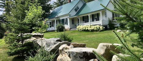 Pine-Scented Air 
Front Yard