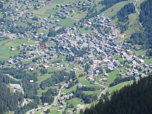 Le chalet se situe dans le cercle rouge