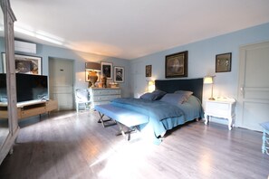 LES VIGNERES holiday rental farmhouse for rent 6 bedrooms