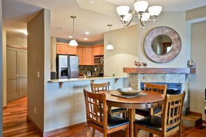 Open concept floorplan - with raised granite eating bar
