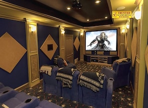 Awesome movie theater with DirecTV, Blu-Ray, Video Games...