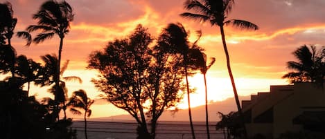 A short walk to the KAM 1 beach for Sunset.