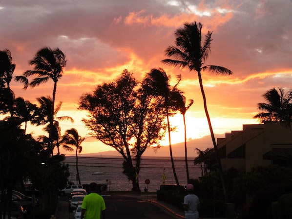 A short walk to the KAM 1 beach for Sunset.