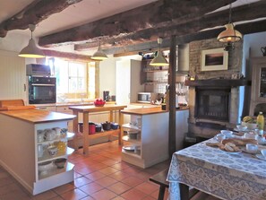 Fully Equipped Kitchen with dishwasher