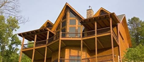 Outlaw Ridge features Huge Covered Porches Overlooking the Gorgeous Toccoa River