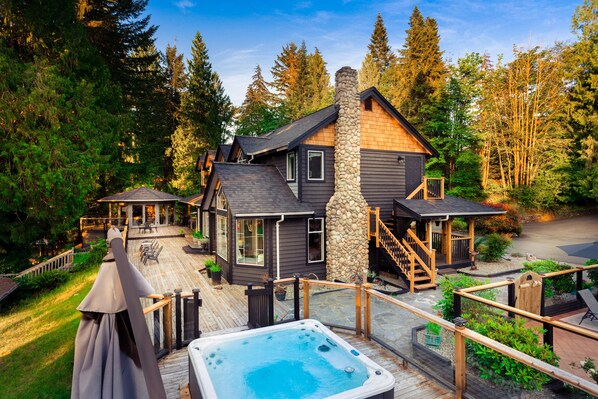 West Coast River Lodge 
Private Lodge Accommodation 
Vancouver Island 