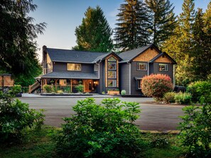 West Coast River Lodge 
Private Lodge Accommodation 
Vancouver Island 