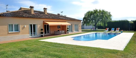 Large private garden with pool