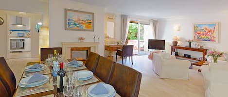 Dining/living area