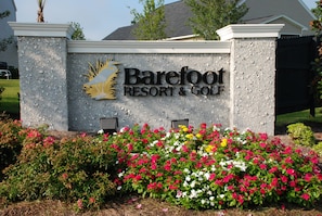 Barefoot Entrance Sign