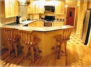 Full Kitchen/Hardwood Floors