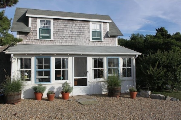 Historic Menemsha Cottage - Tilton House