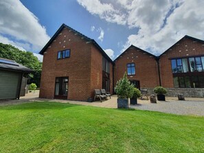 VICTORIA ALBERT | SLEEPS 16 | 5 BEDROOMS | HOT TUB | POOL | LAKES | GAMES ROOMS