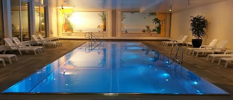 Indoor-Pool at the apartment facility