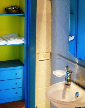 bathroom - yellow apartment