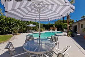 Completely private rear yard