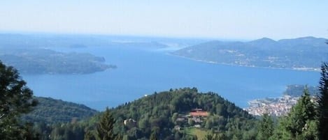 Panoramablick vom Anwesen 
auf den Lago Maggiore